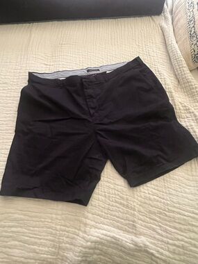 Tommy Hilfiger Men's navy blue Flat Front Shorts size 42